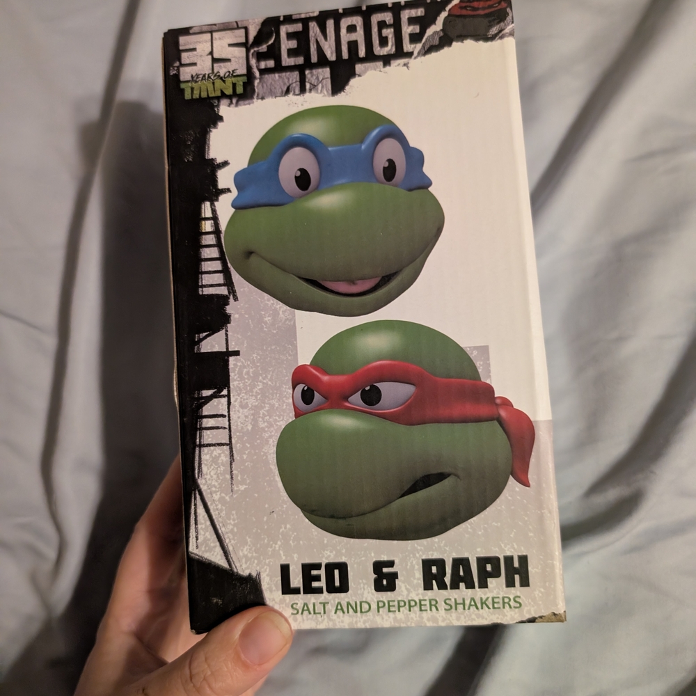 Teenage Mutant Ninja Turtles Salt and Pepper Shakers - Green and Red